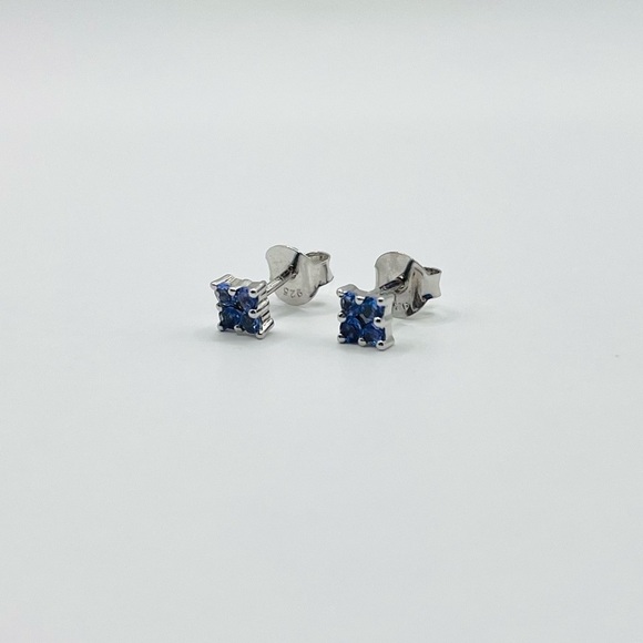 .50 CT Natural Tanzanite Studs - Picture 4 of 4